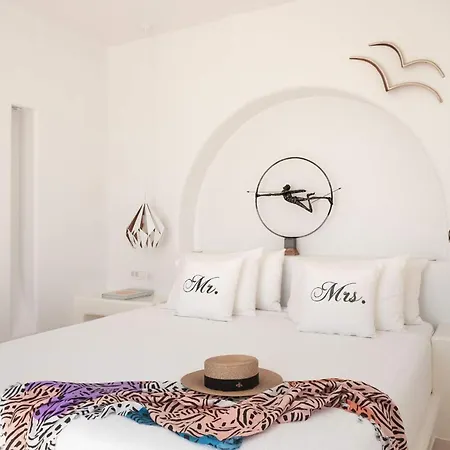 Lya Santa Maria (Paros)